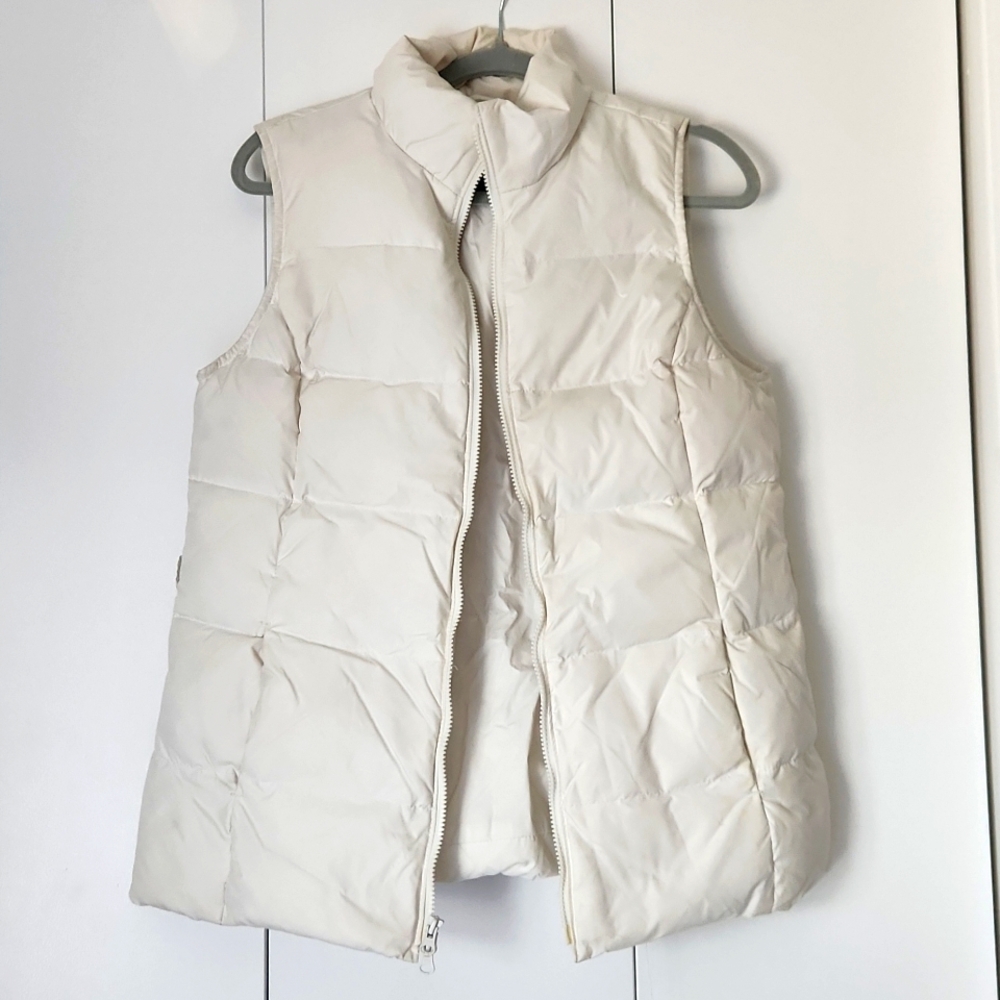 SALE‼️ Ladies Down Puffer Vest by GAP size medium (white)